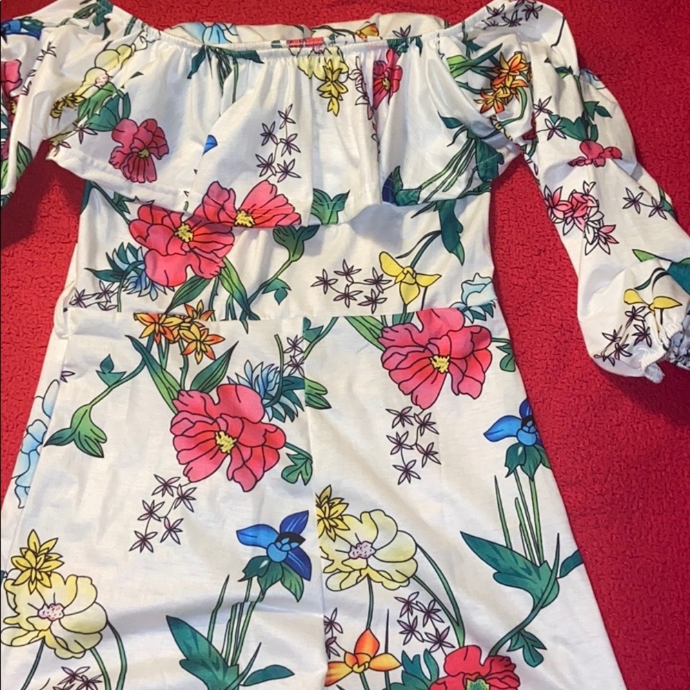 Floral romper (BRAND NEW)